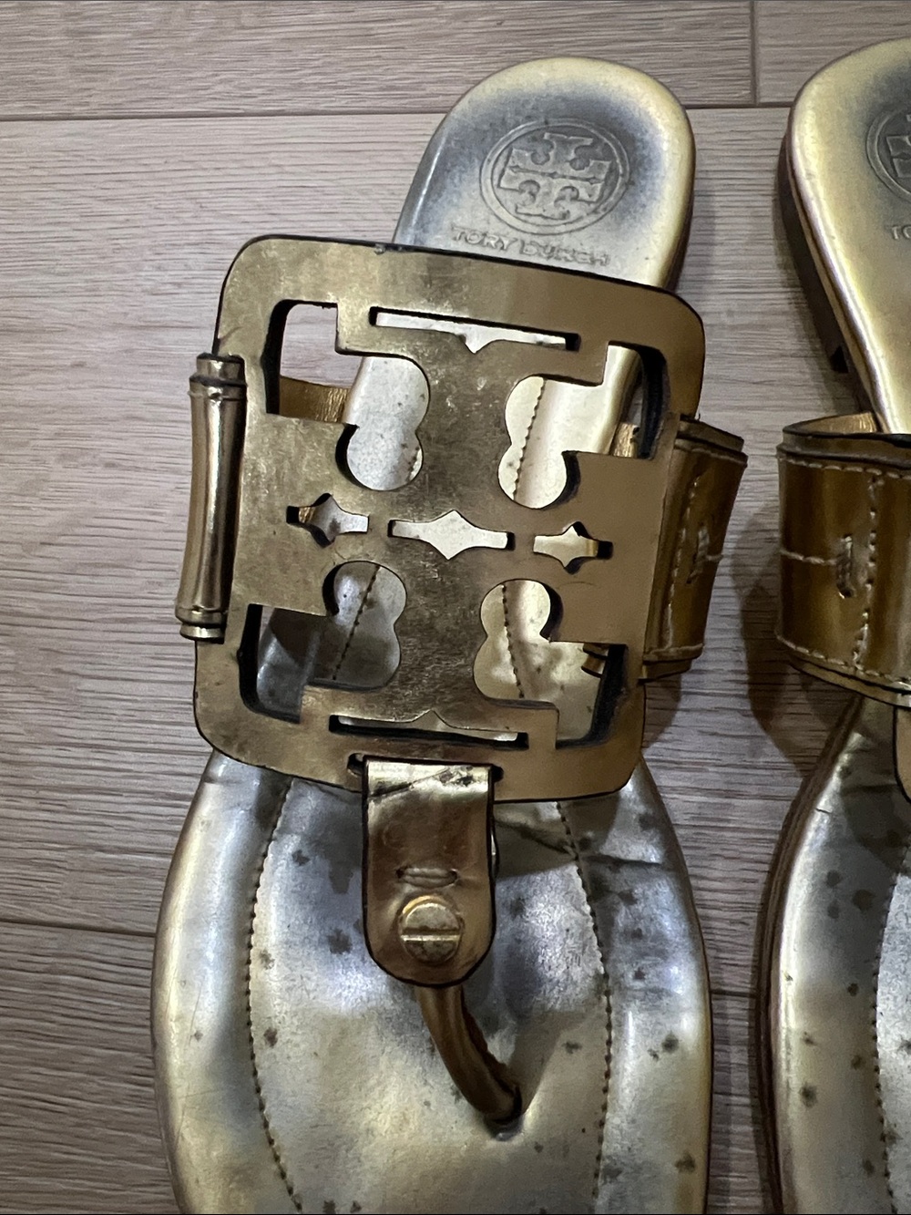 Tory Burch Metallic Gold Logo Thong Sandals size 9 - Picture 2 of 5